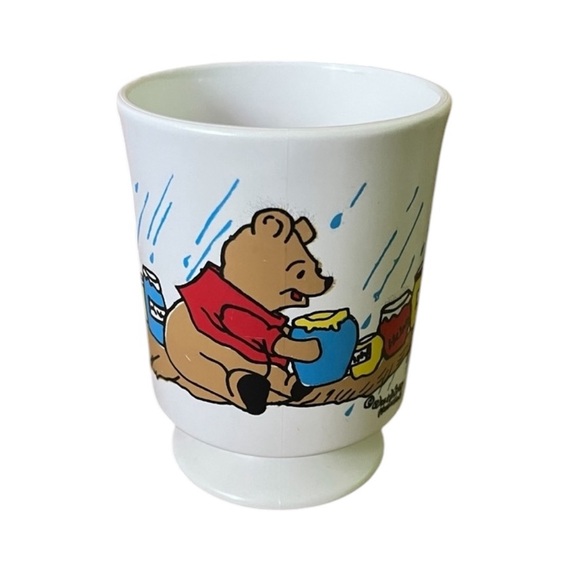 Vintage Walt Disney Winnie the Pooh Plastic Kids Mug - Down Town Disney. - Picture 1 of 6